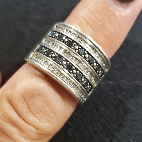 ring - Picture 2 of 5